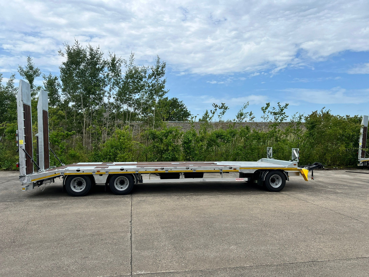 Möslein T 3-8,20 P VB H1 3 Achs Tieflader mit gerader Ladefläche 8,10 m, Neufahrzeug - Low loader trailer: picture 1 Möslein T 3-8,20 P VB H1 3 Achs Tieflader mit gerader Ladefläche 8,10 m, Neufahrzeug - Low loader trailer: picture 1