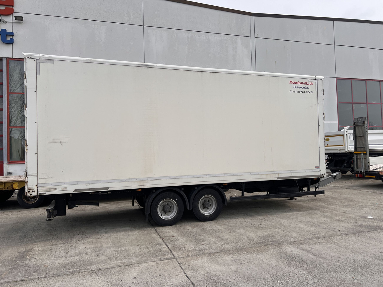 Möslein TKO 105 D Schwebheim Tandemkoffer Durchladbar - Closed box trailer: picture 3 Möslein TKO 105 D Schwebheim Tandemkoffer Durchladbar - Closed box trailer: picture 3