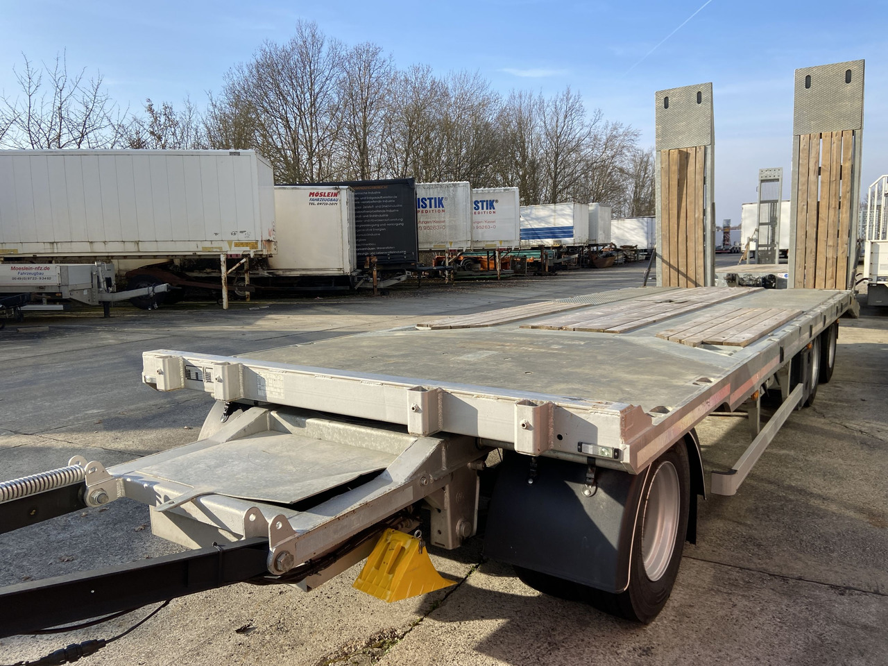 Low loader trailer for transportation of heavy machinery Möslein TO 3 F Schwebheim Neuwertig 3 Achs Tieflader 8,10 m Ladefläche: picture 1