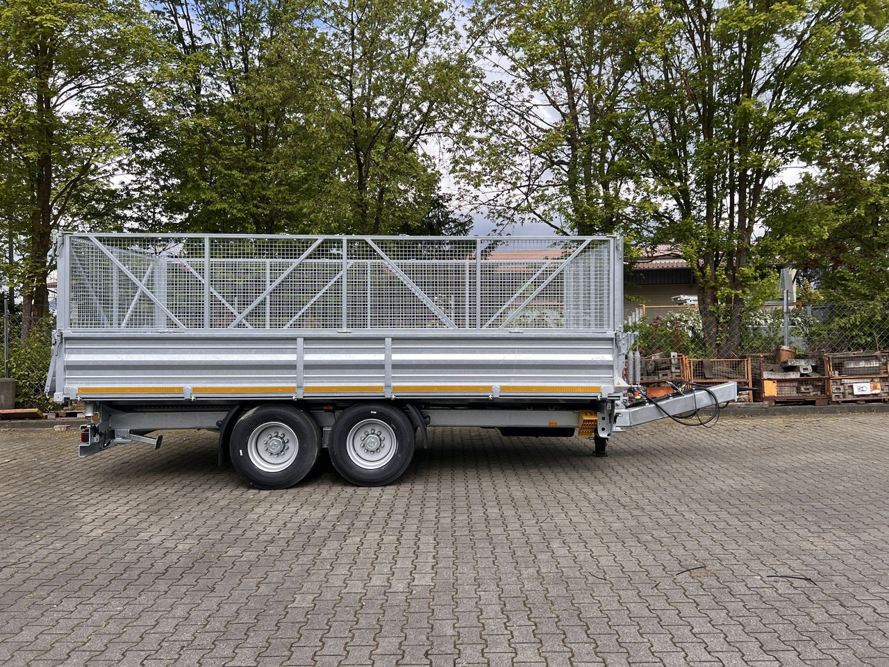 Möslein TTD 14  5,70 m  14 t Tandem- Kipper Tieflader 5,70 m lang, Breite Reifen-- Neufahrzeug -- - Tipper trailer: picture 4 Möslein TTD 14  5,70 m  14 t Tandem- Kipper Tieflader 5,70 m lang, Breite Reifen-- Neufahrzeug -- - Tipper trailer: picture 4