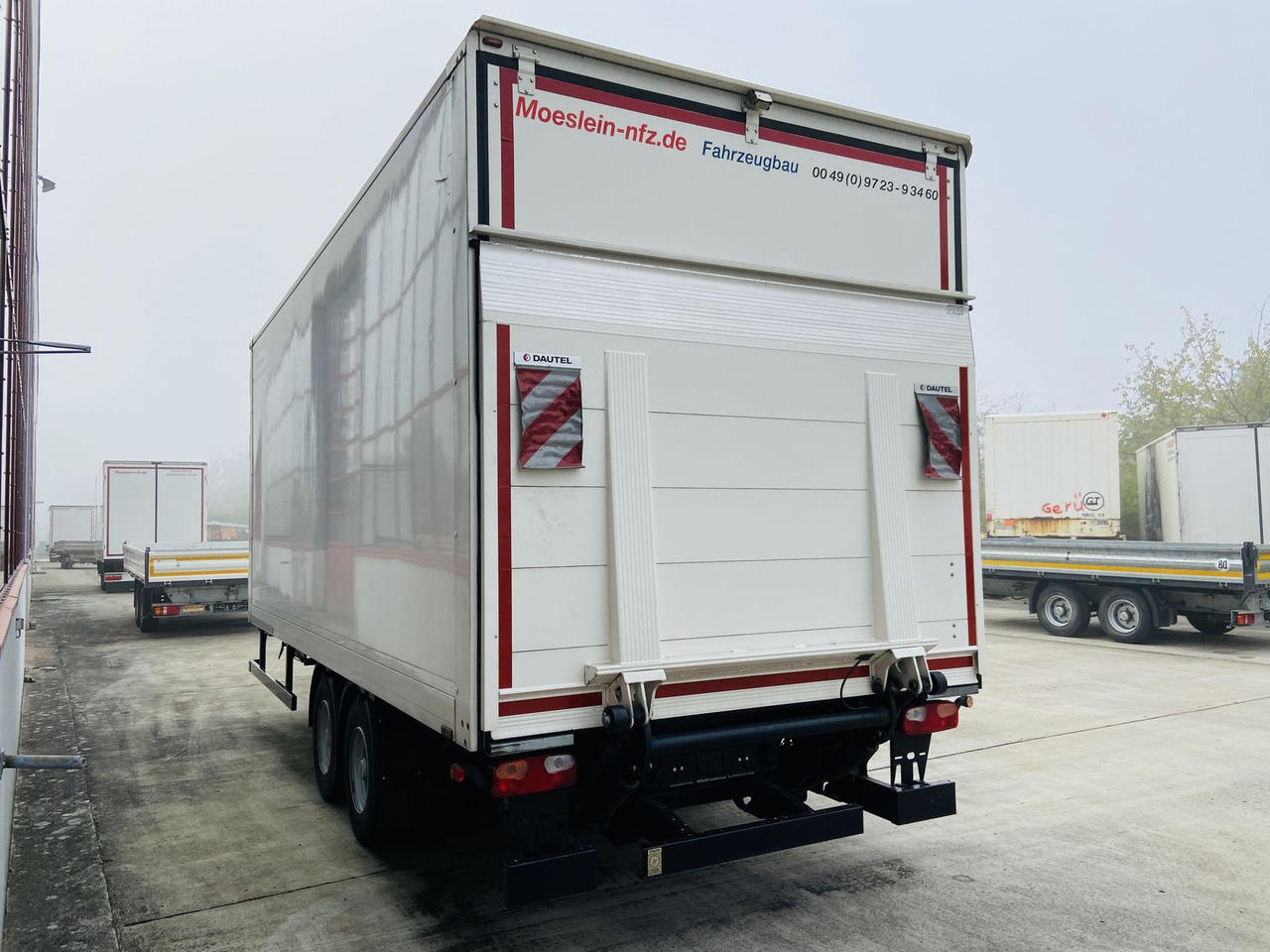 Closed box trailer Möslein  Tandem Koffer, Ladebordwand 1,5 t + Durchladbar: picture 9