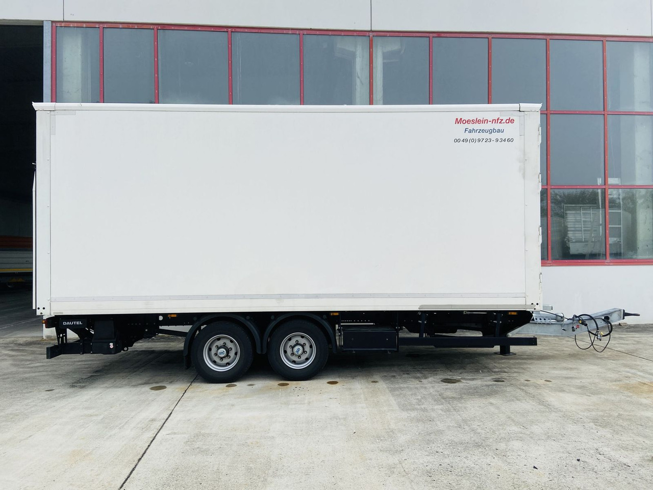 Closed box trailer Möslein  Tandem Koffer, Ladebordwand 1,5 t + Durchladbar: picture 7