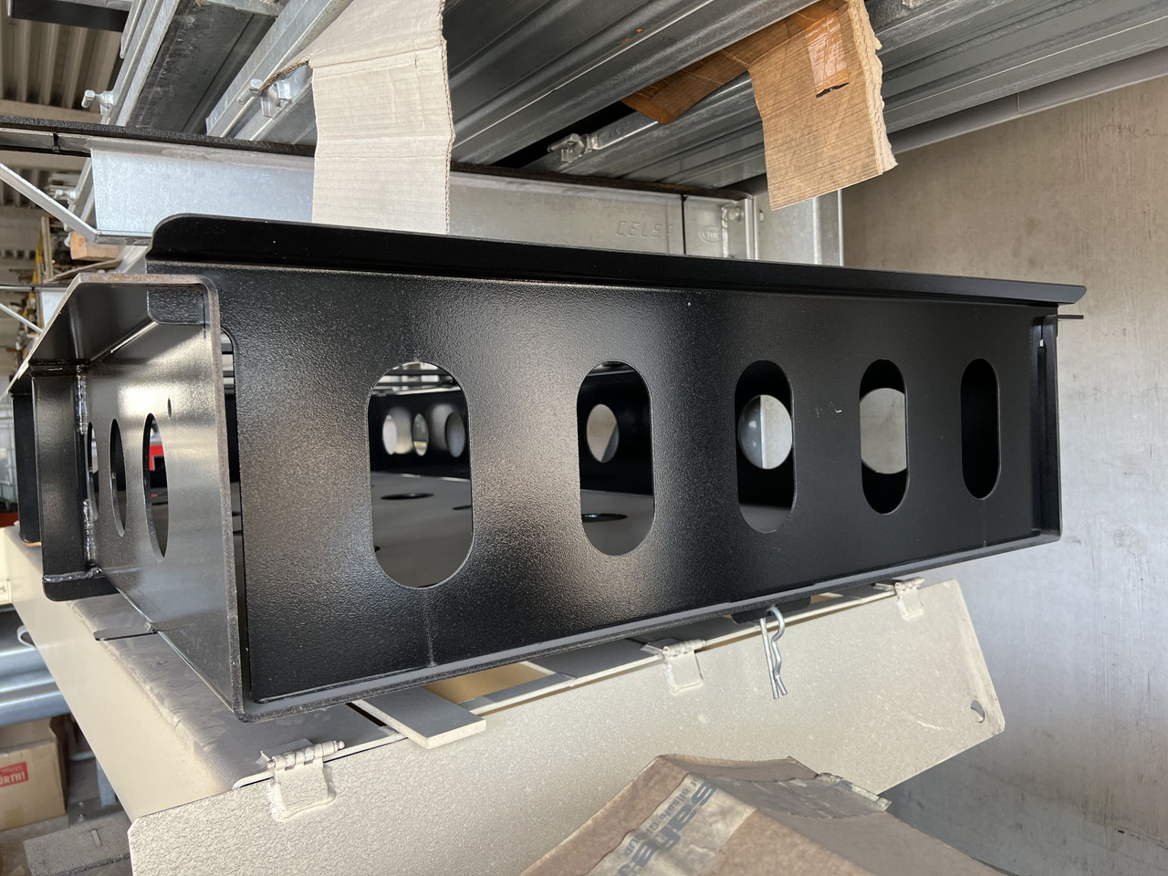 Müller Mitteltal Staufach für Alu- Rampen - Low loader semi-trailer: picture 1 Müller Mitteltal Staufach für Alu- Rampen - Low loader semi-trailer: picture 1