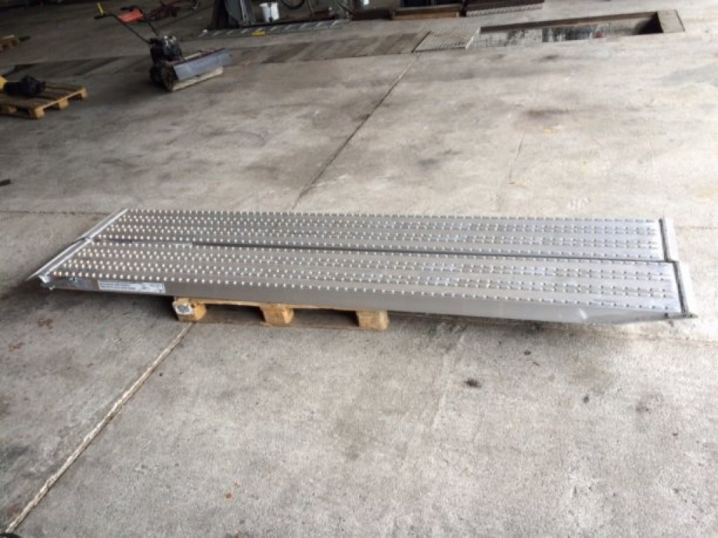 NEU Auffahrrampen, Alurampen,Verladerampen, 8 to Länge 3,25m - Loading ramp: picture 1 NEU Auffahrrampen, Alurampen,Verladerampen, 8 to Länge 3,25m - Loading ramp: picture 1