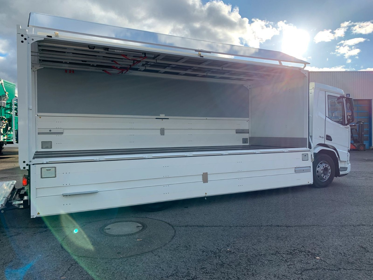 DAF FA XD 370 zikun Swing-Board-Aufbau - Beverage truck: picture 4 DAF FA XD 370 zikun Swing-Board-Aufbau - Beverage truck: picture 4