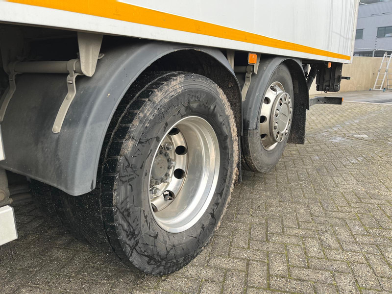 Box truck Renault T-11 SLEEPERCAB 380 P6X2 COMFORT: picture 13