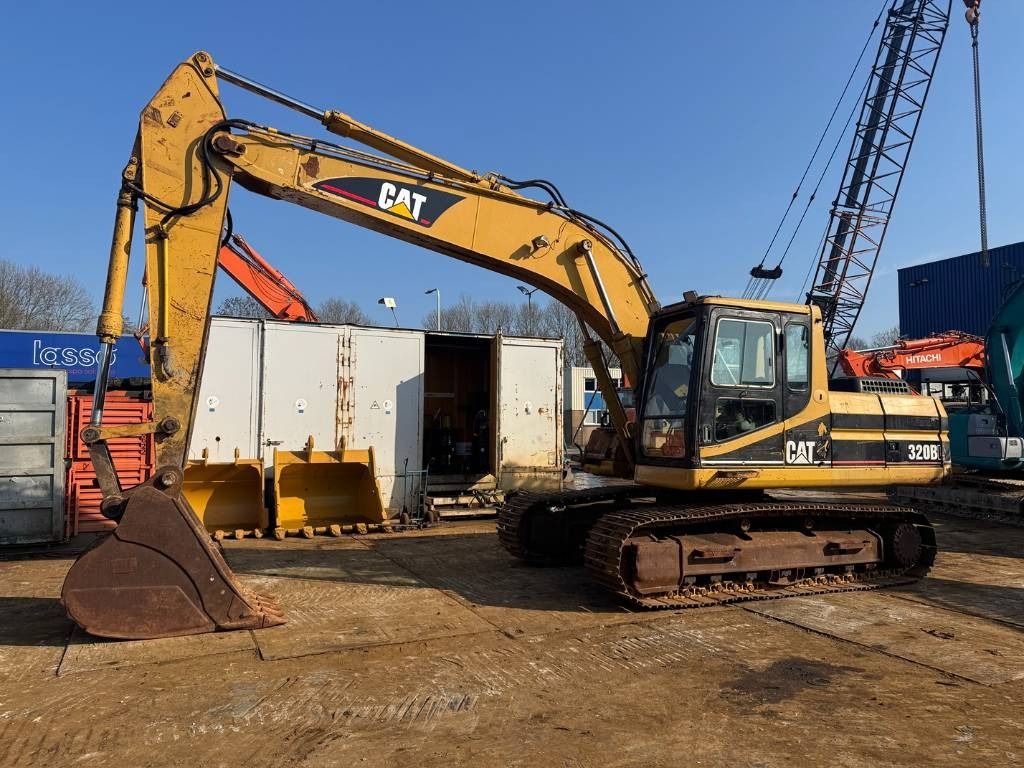 CAT 320BL - Crawler excavator: picture 2 CAT 320BL - Crawler excavator: picture 2