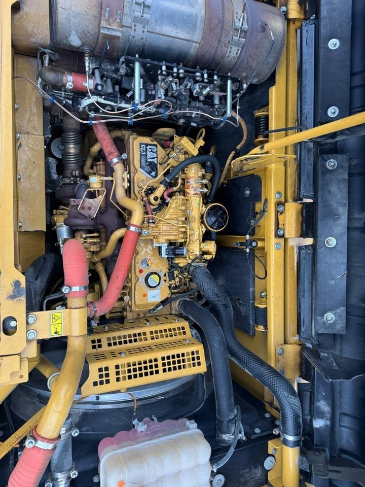 Crawler excavator CAT 324 EL: picture 10