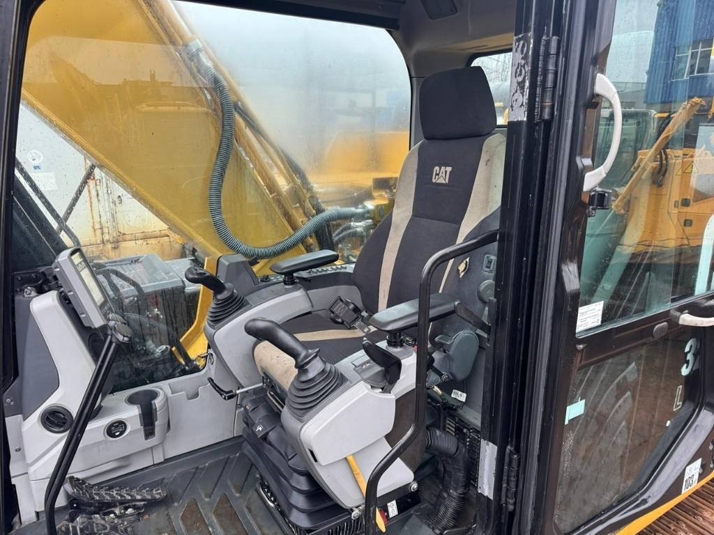 Crawler excavator CAT 324 EL: picture 23