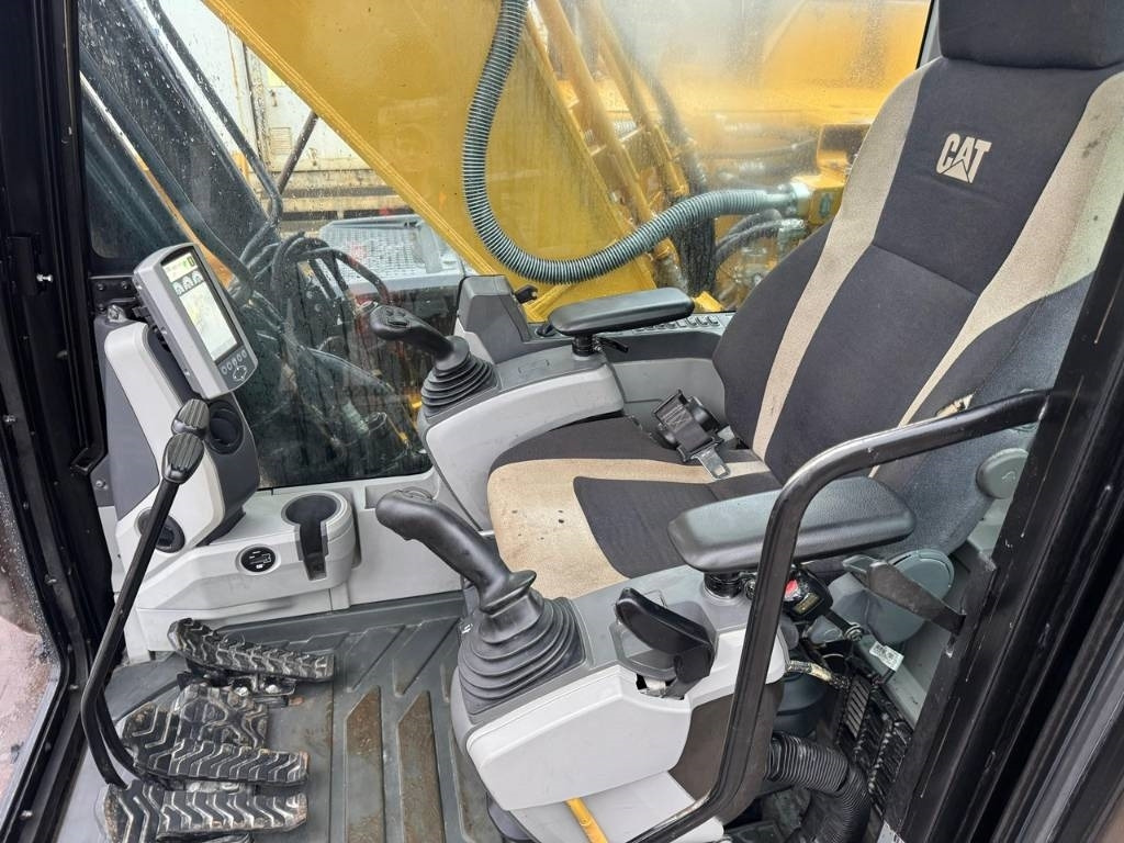 Crawler excavator CAT 324 EL: picture 21