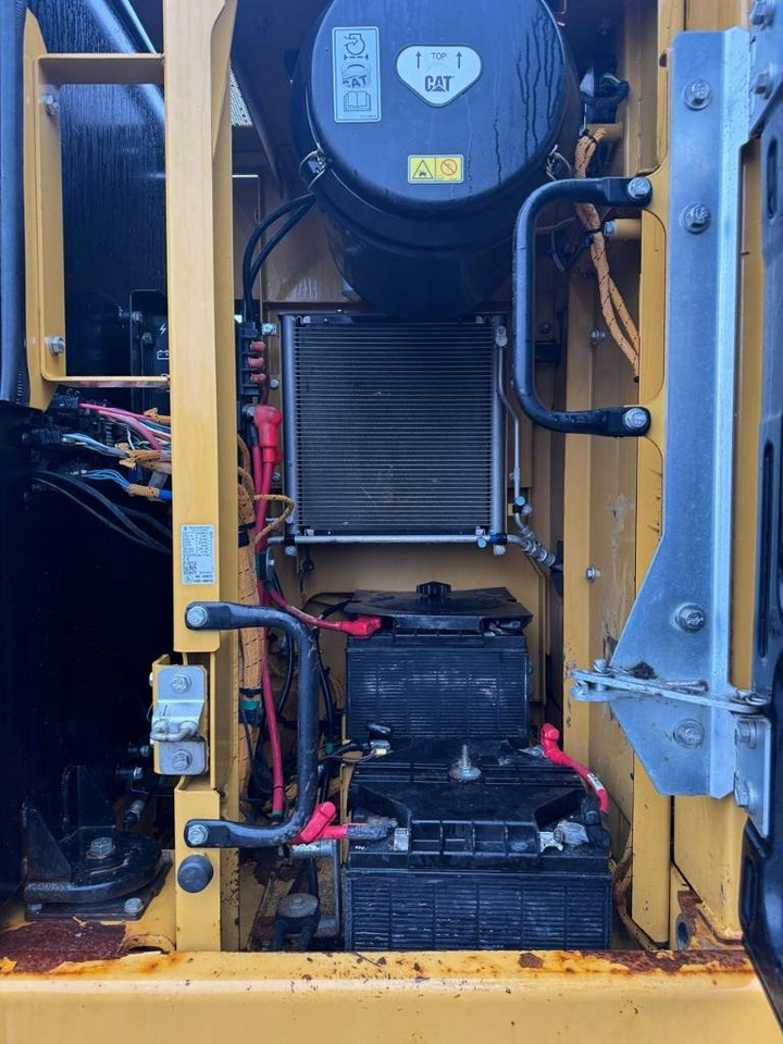 Crawler excavator CAT 324 EL: picture 20