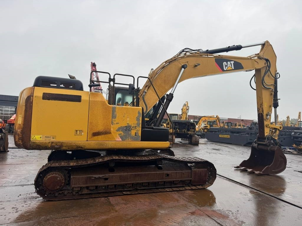 Crawler excavator CAT 324 EL: picture 7