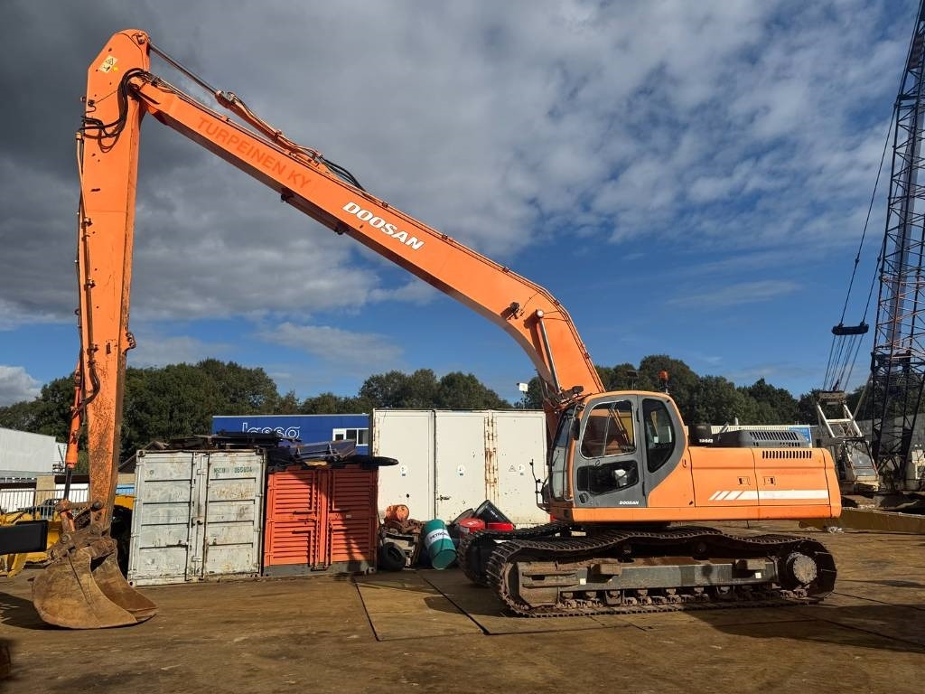 Doosan DX 300 LC ( 4.690 original hours 18M long reach ) - Excavator: picture 2 Doosan DX 300 LC ( 4.690 original hours 18M long reach ) - Excavator: picture 2