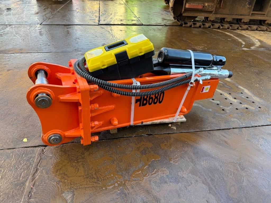 HB 680 hammer 4.5/6 ton - Hydraulic hammer for Construction machinery: picture 3 HB 680 hammer 4.5/6 ton - Hydraulic hammer for Construction machinery: picture 3