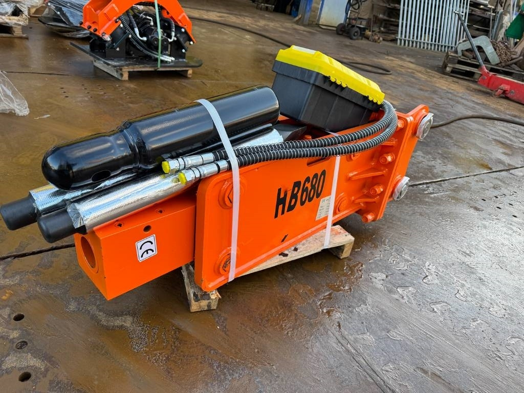 HB 680 hammer 4.5/6 ton - Hydraulic hammer for Construction machinery: picture 1 HB 680 hammer 4.5/6 ton - Hydraulic hammer for Construction machinery: picture 1