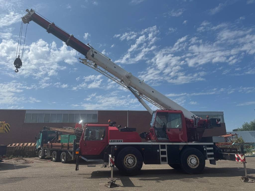 Liebherr LTM 1030-2.1 ( WITH JIB ) - All terrain crane: picture 1 Liebherr LTM 1030-2.1 ( WITH JIB ) - All terrain crane: picture 1