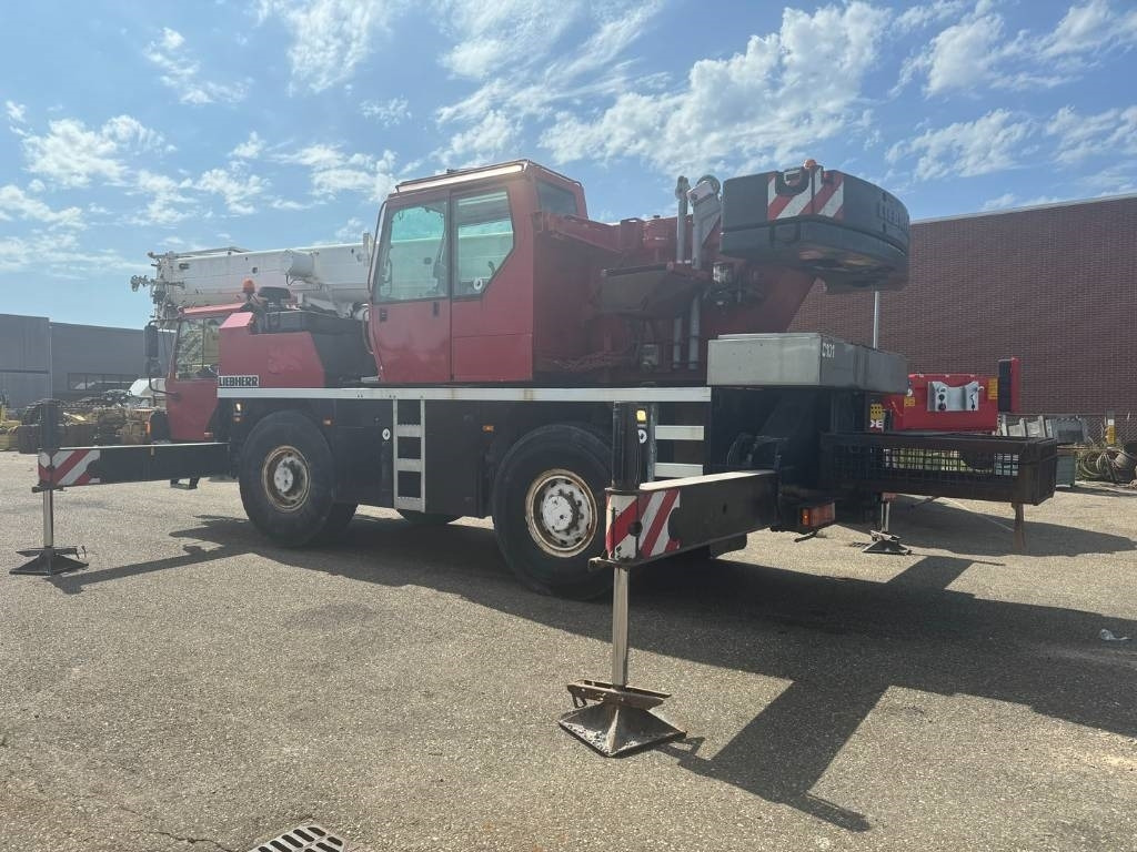 Liebherr LTM 1030-2.1 whit jib - All terrain crane: picture 3 Liebherr LTM 1030-2.1 whit jib - All terrain crane: picture 3