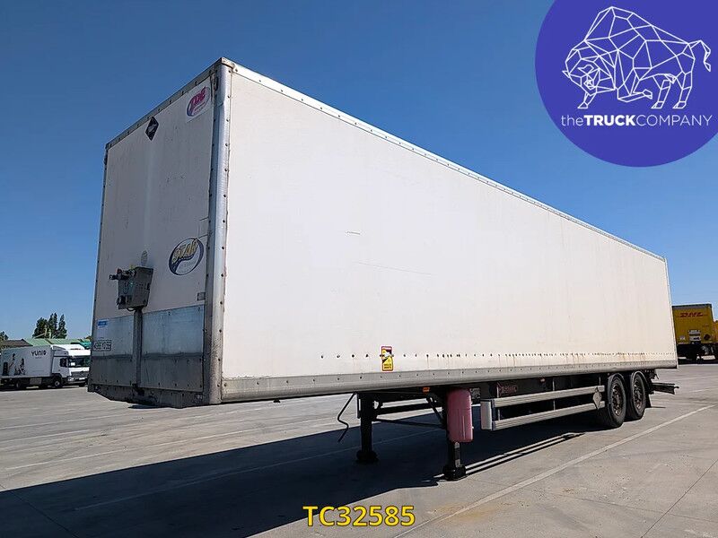 Samro - Closed box semi-trailer: picture 2 Samro - Closed box semi-trailer: picture 2