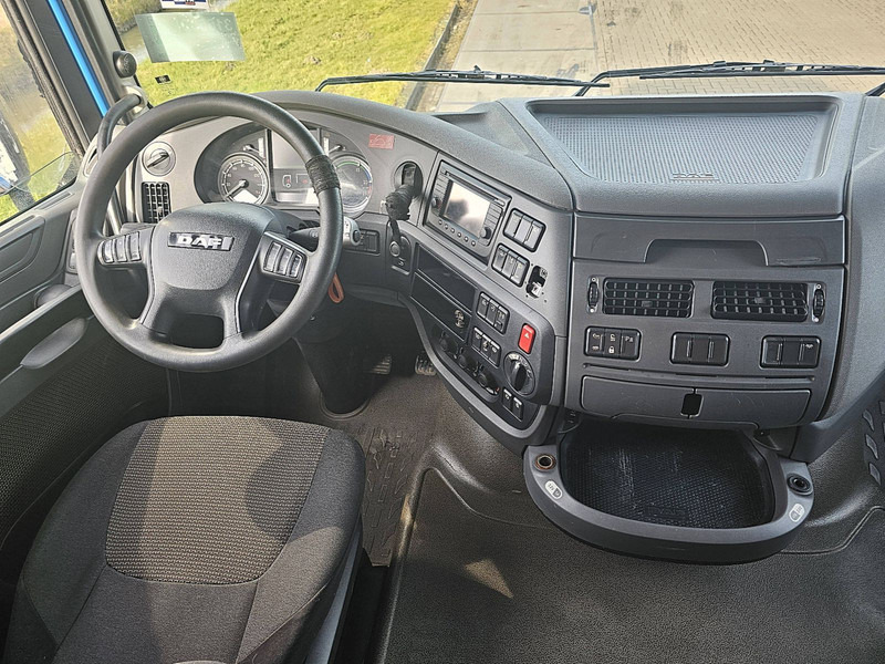 Interior photo 1: Hook lift truck DAF XF 460 6X2 INTARDER