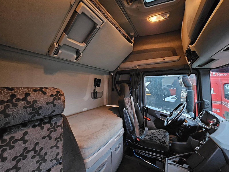 Interior photo 2: Curtainsider truck Scania S450 6X2*4 RET. FORKLIFTC