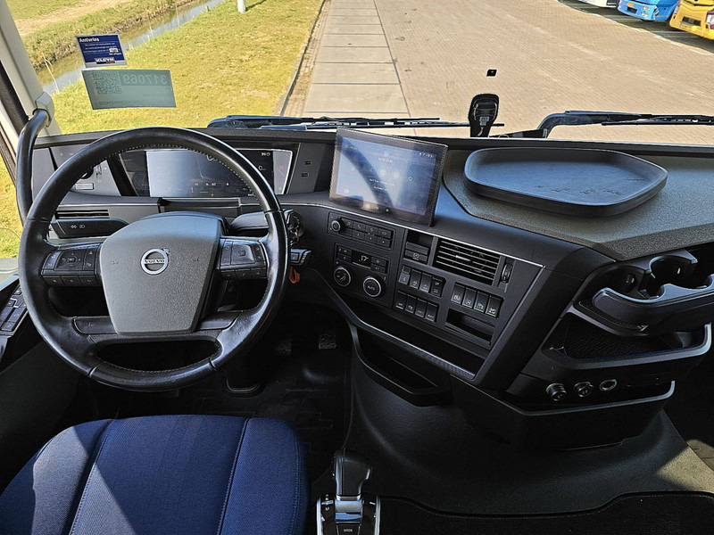 Interior photo 1: Tractor unit Volvo FH 500 XL FH5 6X2 LED PTO+H