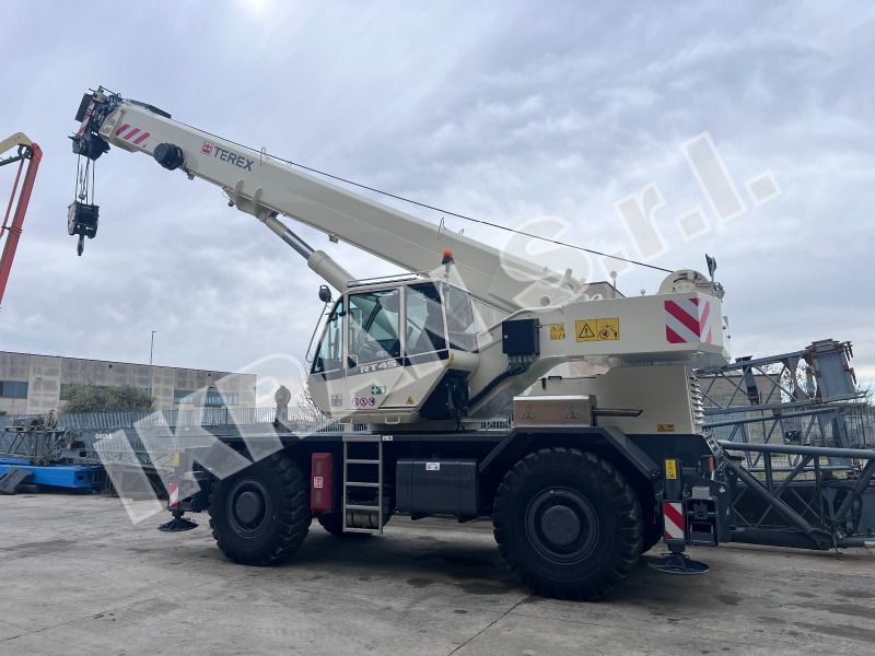 Terex RT45 - Rough terrain crane: picture 2 Terex RT45 - Rough terrain crane: picture 2