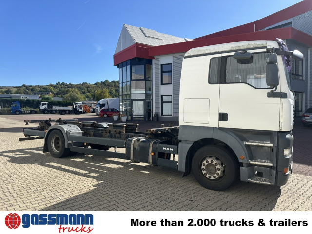 Container transporter/ Swap body truck MAN TGA 18.360 LL 4x2: picture 9
