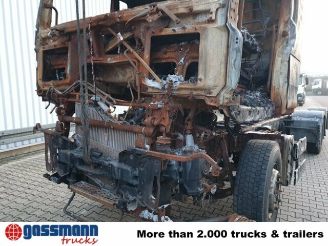 Cab chassis truck MAN TGA 26.440 6x2 BL Brandschaden: picture 11