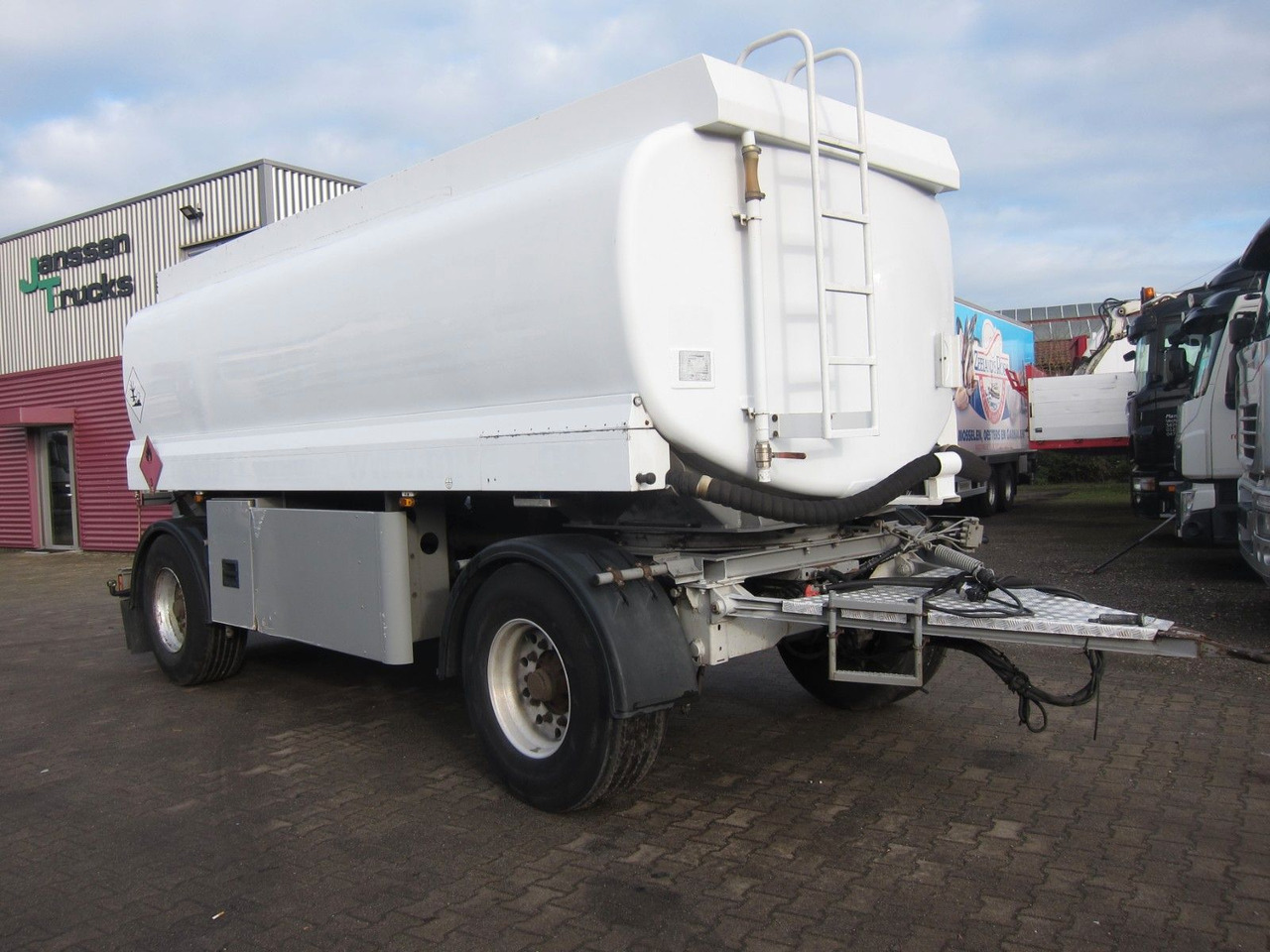 Lindner & Fischer 18400ltr 3 Kammern Oben-Unten - Tank trailer: picture 1 Lindner & Fischer 18400ltr 3 Kammern Oben-Unten - Tank trailer: picture 1