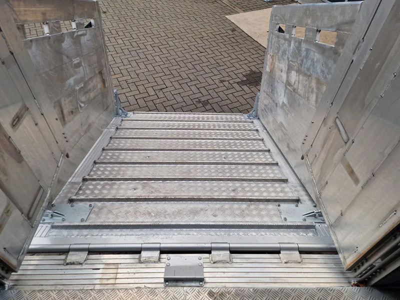 New Livestock truck Pezzaioli 1 deck - Ventilation - 17.9M2 - Ramp - NEW box: picture 18