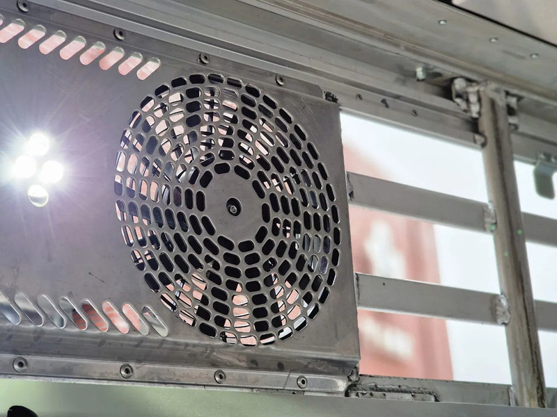 New Livestock truck Pezzaioli 1 deck - Ventilation - 17.9M2 - Ramp - NEW box: picture 12