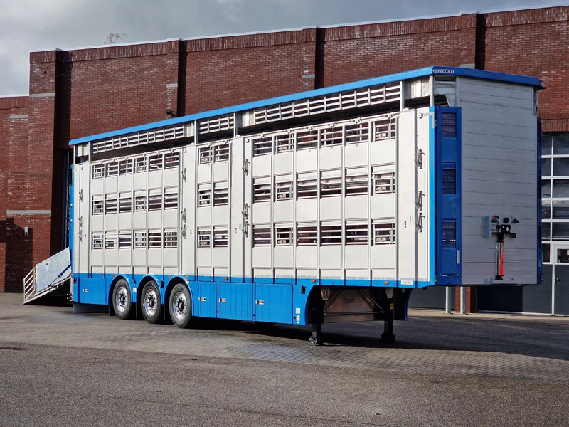 Pezzaioli New 3 stock livestock trailer 95.4M2 - Water & Ventilation - Lifting floors - Lifting roof - Lift axle - Livestock semi-trailer: picture 1 Pezzaioli New 3 stock livestock trailer 95.4M2 - Water & Ventilation - Lifting floors - Lifting roof - Lift axle - Livestock semi-trailer: picture 1