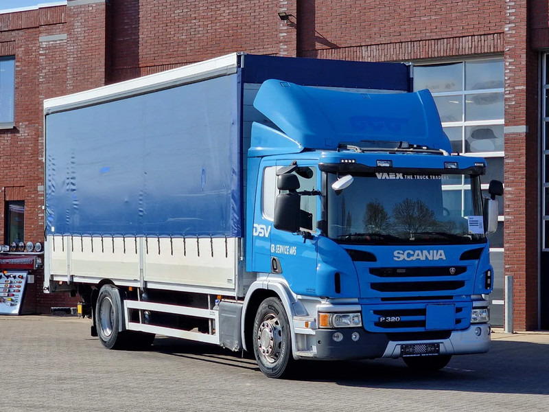 Curtainsider truck Scania P320 4x2 - Side boars - Loadlift - Full air - Navi: picture 1