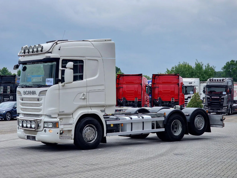 Scania R580 V8 Highline 6x2*4 - Chassis - Retarder - Steering axle - 410 WB - Custom interior - Full air - Cab chassis truck: picture 3 Scania R580 V8 Highline 6x2*4 - Chassis - Retarder - Steering axle - 410 WB - Custom interior - Full air - Cab chassis truck: picture 3