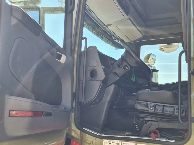Box truck Scania R580 V8 Topline 6x2 - Box with sidedoors - Retarder - Full air - 4.55WB: picture 11 Box truck Scania R580 V8 Topline 6x2 - Box with sidedoors - Retarder - Full air - 4.55WB: picture 11