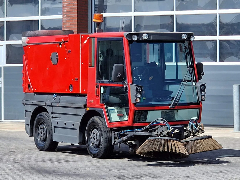Schmidt Swingo 200 + - 4 wheel steering - Dutch Registration - Road sweeper: picture 1 Schmidt Swingo 200 + - 4 wheel steering - Dutch Registration - Road sweeper: picture 1
