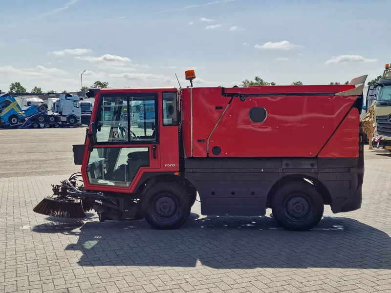Schmidt Swingo 200 + - 4 wheel steering - Dutch Registration - Road sweeper: picture 4 Schmidt Swingo 200 + - 4 wheel steering - Dutch Registration - Road sweeper: picture 4