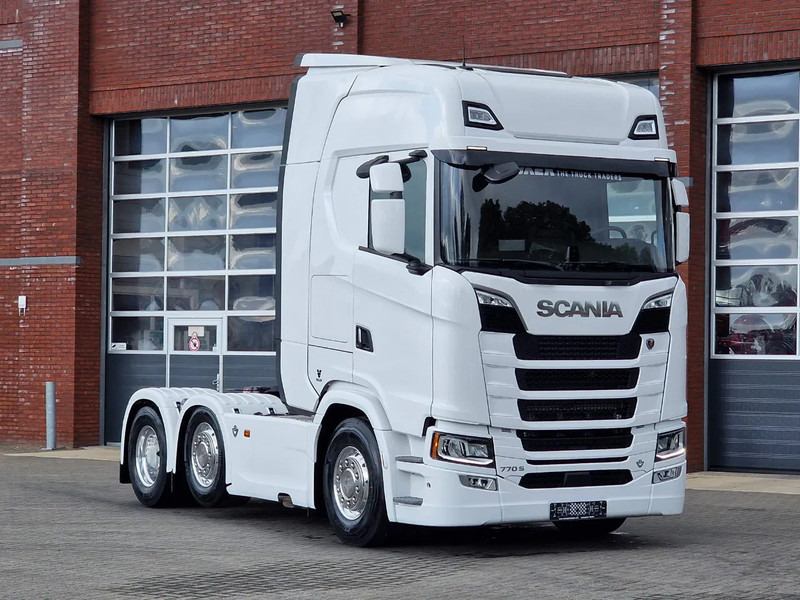 Scania 770S V8 NGS Highline 6x2/4 - New - Old dashboard - Full spec - Retarder - Night clima - Led - Leather - Navi - Tractor unit: picture 1 Scania 770S V8 NGS Highline 6x2/4 - New - Old dashboard - Full spec - Retarder - Night clima - Led - Leather - Navi - Tractor unit: picture 1