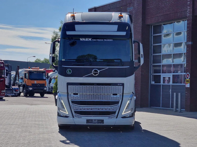 Volvo FH 13.500 Globetrotter XL 4x2 - NEW - Full spec - I parkcool - Full air - - Tractor unit: picture 2 Volvo FH 13.500 Globetrotter XL 4x2 - NEW - Full spec - I parkcool - Full air - - Tractor unit: picture 2