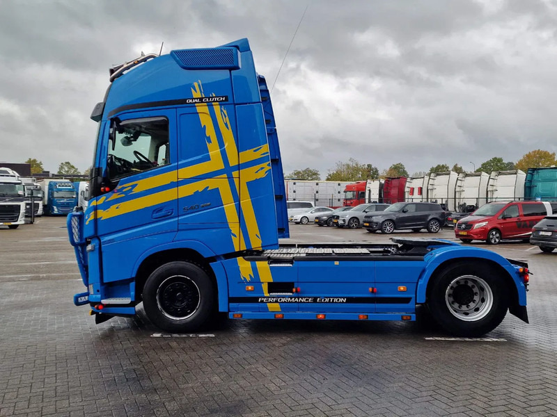 Volvo FH 13.540 Globetrotter XL 4x2 - Performance edition - I parkcool - Full air - Bull bar - Tractor unit: picture 4 Volvo FH 13.540 Globetrotter XL 4x2 - Performance edition - I parkcool - Full air - Bull bar - Tractor unit: picture 4