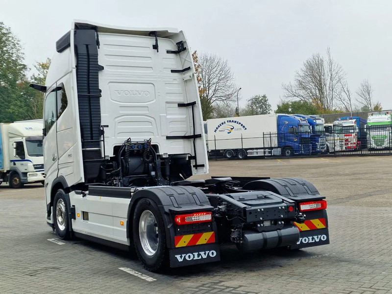 Volvo FH 16 780 Aero Globetrotter XL 4x2 - NEW - Full spec - Retarder - Full air - 2x tank - Tractor unit: picture 5 Volvo FH 16 780 Aero Globetrotter XL 4x2 - NEW - Full spec - Retarder - Full air - 2x tank - Tractor unit: picture 5