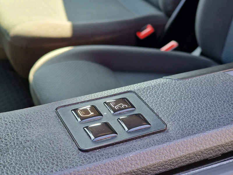 Car Volkswagen Multivan 2.0 TDI 150KW 4 Motion - Hearse / Leichenwagen / Rouwauto - 2x Coffin: picture 20 Car Volkswagen Multivan 2.0 TDI 150KW 4 Motion - Hearse / Leichenwagen / Rouwauto - 2x Coffin: picture 20