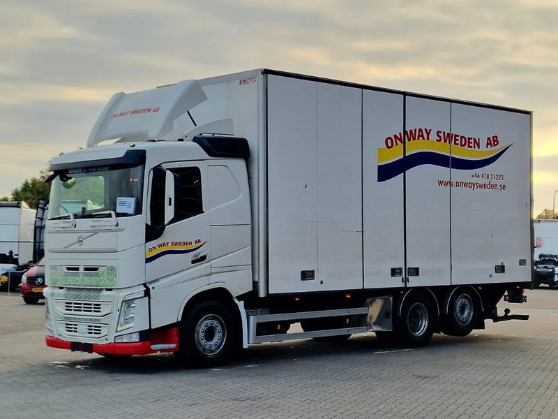 Volvo FH 13.460 lowroof 6x2 - Box with Sidedoors - 480 WB - Full air - Box truck: picture 3 Volvo FH 13.460 lowroof 6x2 - Box with Sidedoors - 480 WB - Full air - Box truck: picture 3