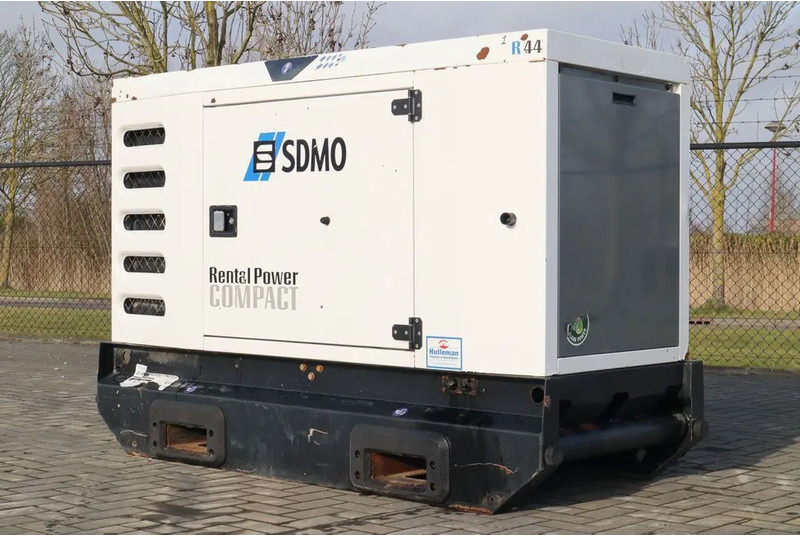 SDMO R44C3 | 44 KVA | GOOD WORKING - Generator set: picture 2 SDMO R44C3 | 44 KVA | GOOD WORKING - Generator set: picture 2