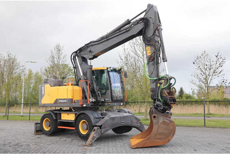 Volvo EW 220 E | TILTROTATOR | BUCKET | 2-PIECE | BSS - Wheel excavator: picture 5 Volvo EW 220 E | TILTROTATOR | BUCKET | 2-PIECE | BSS - Wheel excavator: picture 5
