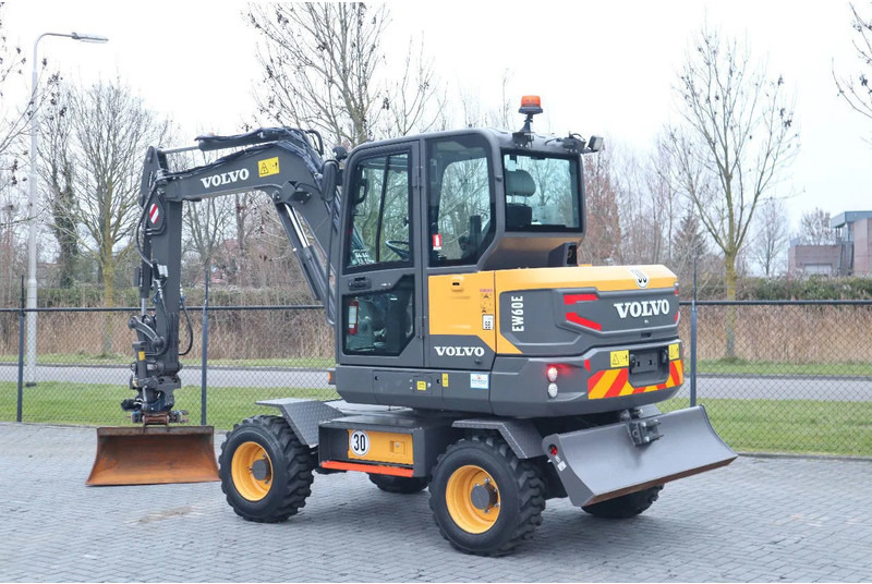 Volvo EW60E | 117 HOURS | ROTOTILT + GRIPPER | BUCKET | 30 KM/H - Wheel excavator: picture 3 Volvo EW60E | 117 HOURS | ROTOTILT + GRIPPER | BUCKET | 30 KM/H - Wheel excavator: picture 3