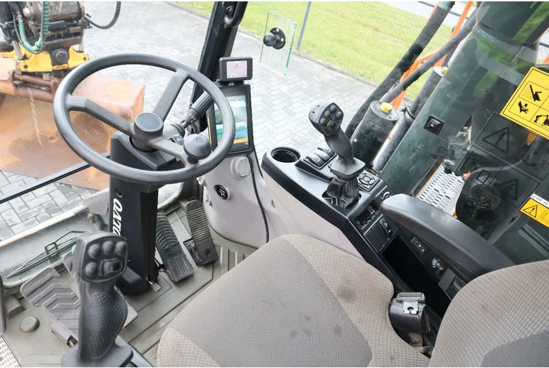 Wheel excavator Volvo EWR 150 E | ROTOTILT | BUCKET | TRAILER HYDR: picture 17