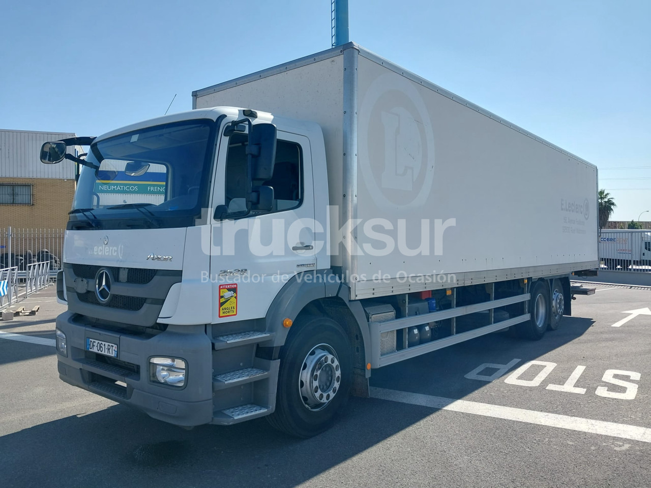 MERCEDES AXOR 2529 ejes 6x2*4 - Box truck: picture 1 MERCEDES AXOR 2529 ejes 6x2*4 - Box truck: picture 1
