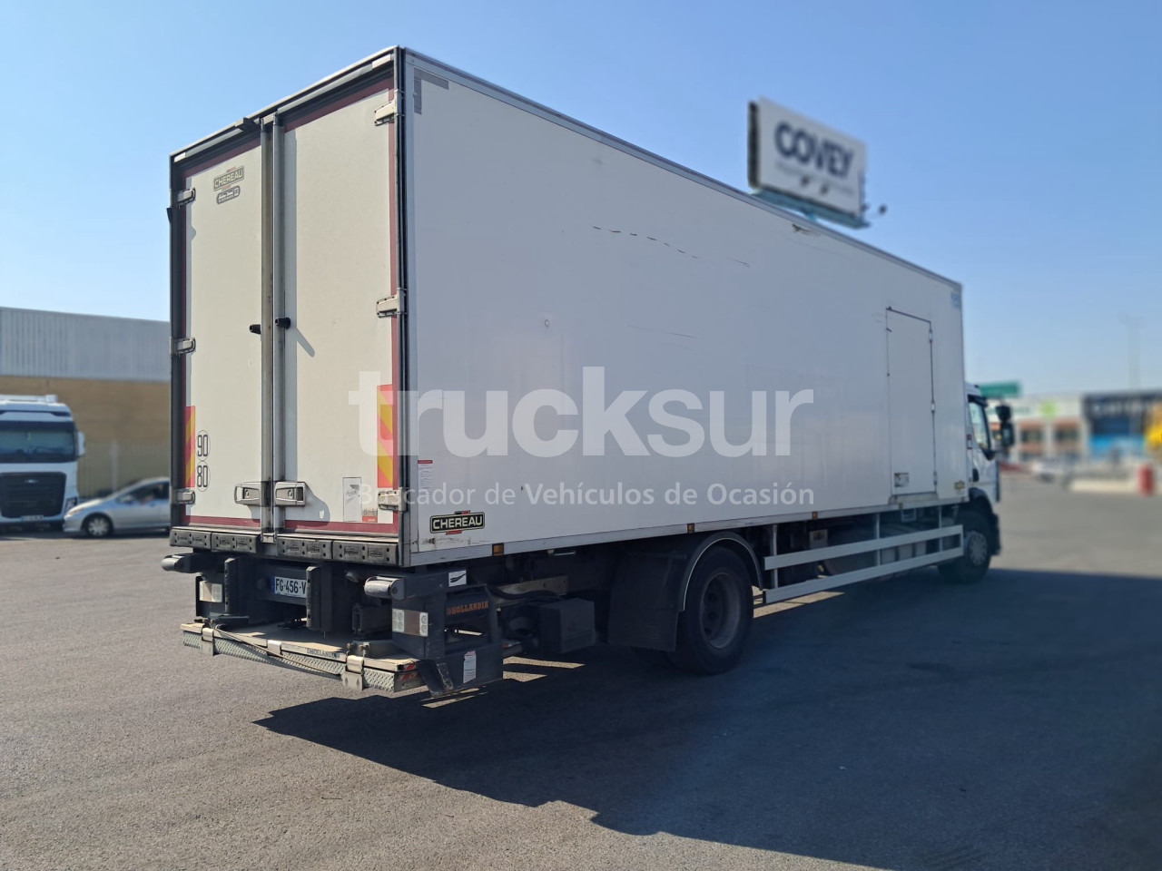 RENAULT D320.18 - Refrigerator truck: picture 3 RENAULT D320.18 - Refrigerator truck: picture 3