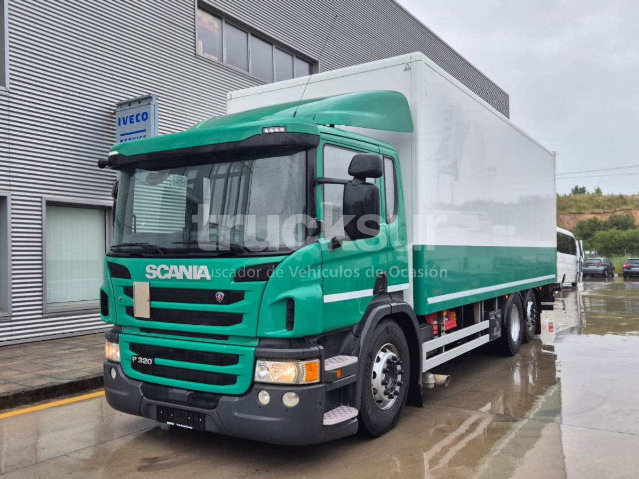 SCANIA P320.26 ejes 6x2*4 - Box truck: picture 1 SCANIA P320.26 ejes 6x2*4 - Box truck: picture 1